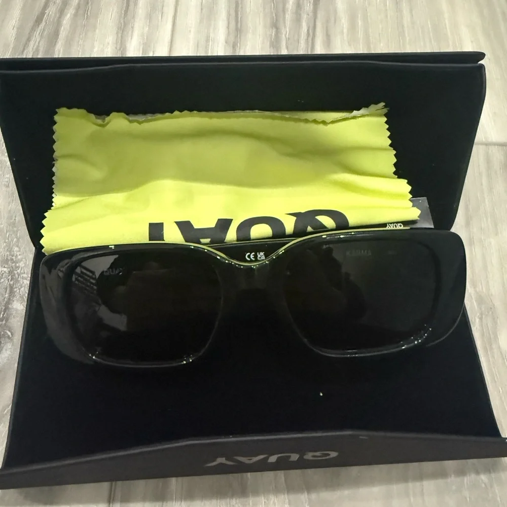 Quay Black Sunglasses - Picture 3 of 6